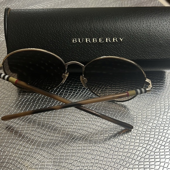 Burberry sunglasses - Picture 2 of 4